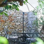 Basil Tree Stonehouse בית נופש *