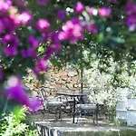 בית נופש Basil Tree Stonehouse *