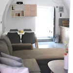 Basil Tree Stonehouse בית נופש
