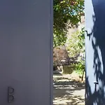 בית נופש Basil Tree Stonehouse *