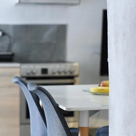 Basil Tree Stonehouse Flomochori