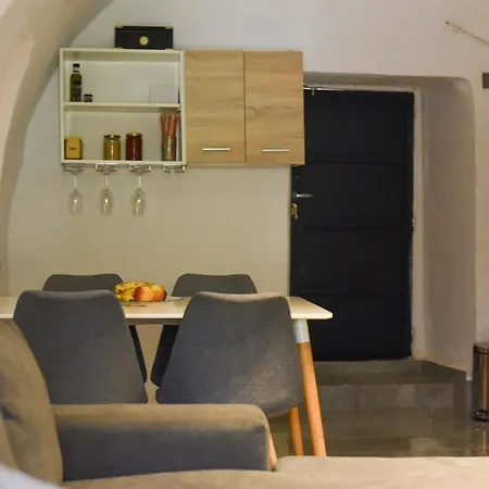 Basil Tree Stonehouse