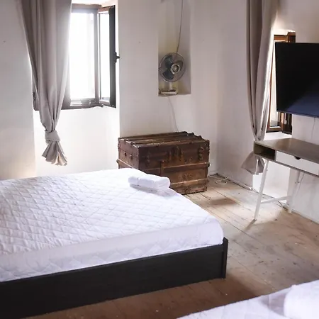 Дом отдыха Basil Tree Stonehouse *