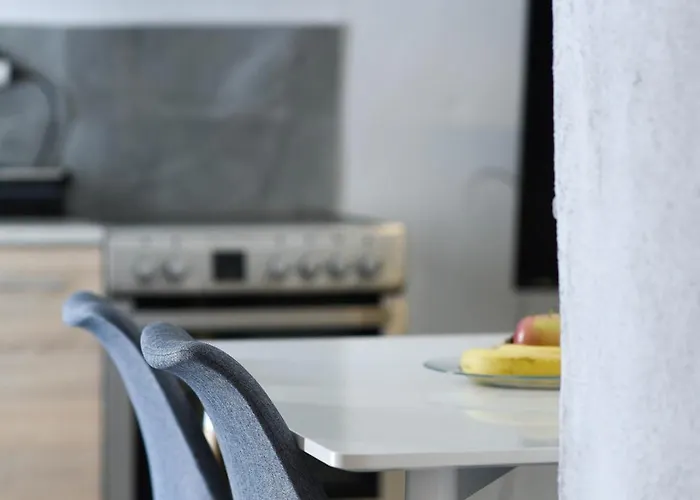 Basil Tree Stonehouse Flomochori