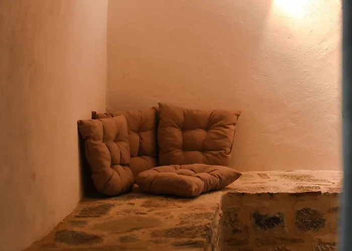 Basil Tree Stonehouse Flomochori