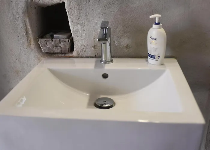 Basil Tree Stonehouse *