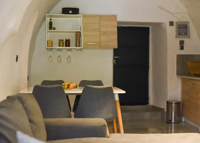 Basil Tree Stonehouse